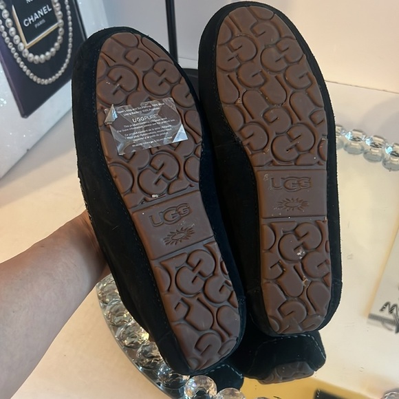 UGG NWOT Black suede Moccasins with Cream Lining women’s size 9 - Picture 8 of 8